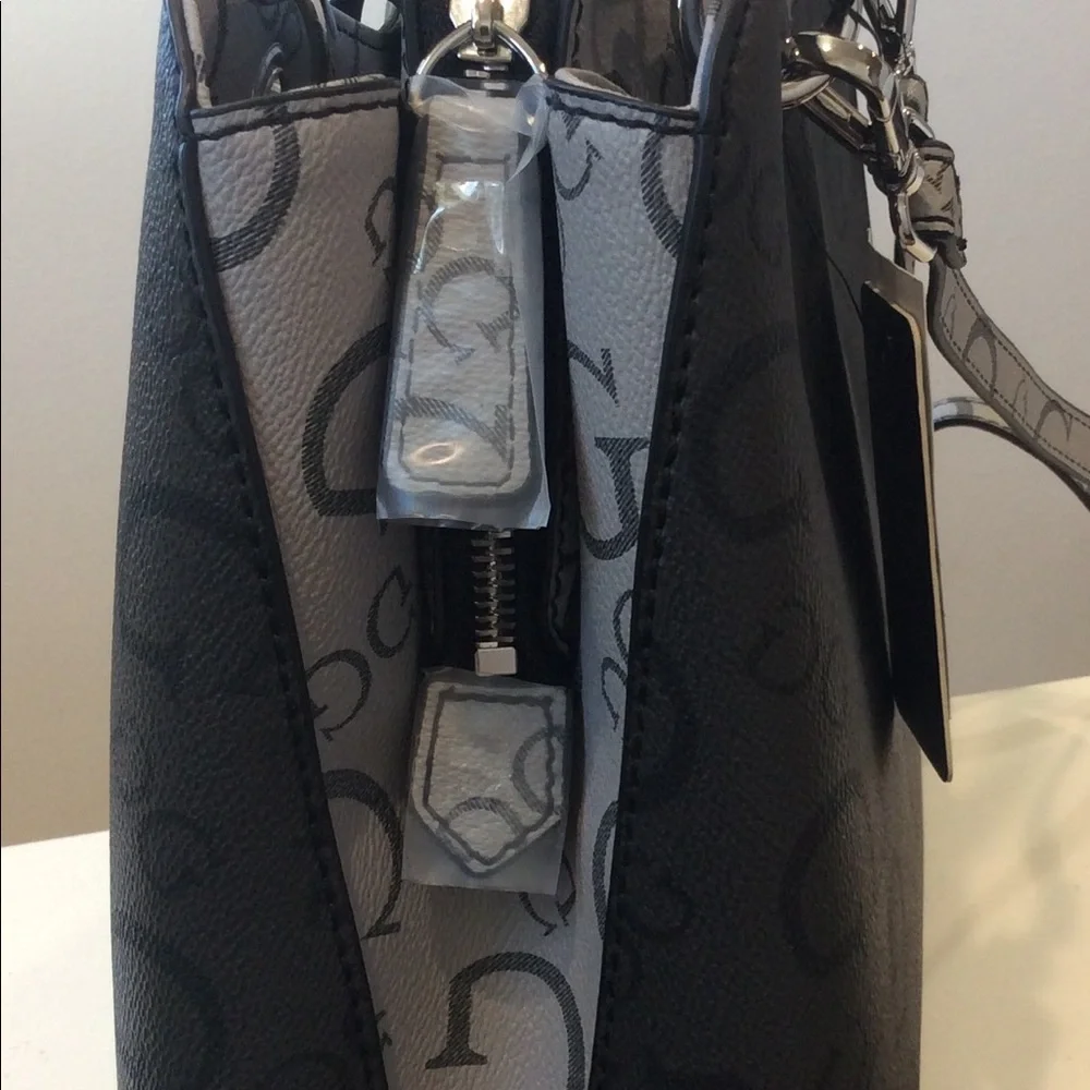Guess Handbag - Picture 3 of 4